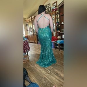 Women’s green prom dress size 8 from David’s bridal